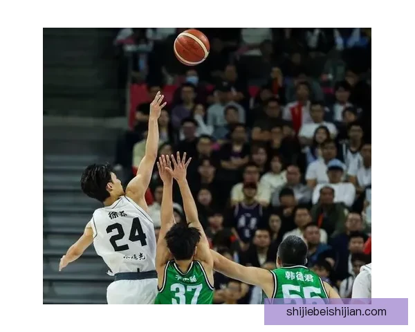 全运会男篮决赛激战正酣 东道主力拼冠军对手争夺最终荣耀 全运会男篮决赛激战正酣 东道主力拼冠军对手争夺最终荣耀